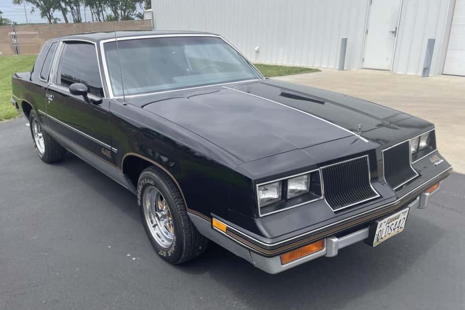 1986 Oldsmobile 442 sold for $31,500