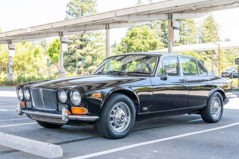 1972 Jaguar XJ Series 1 (1968-1973) sold for $12,000