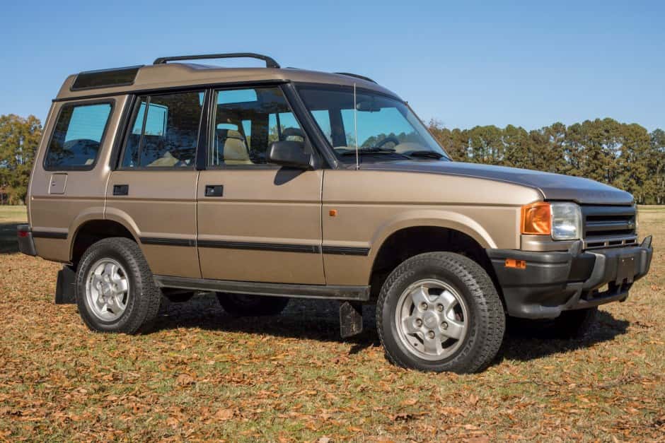 1994 Land Rover Discovery sold for $16,024