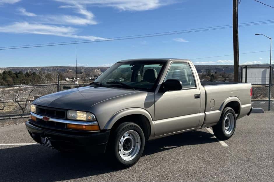 2003 Chevrolet S-10 (1994-2004) sold for $14,500