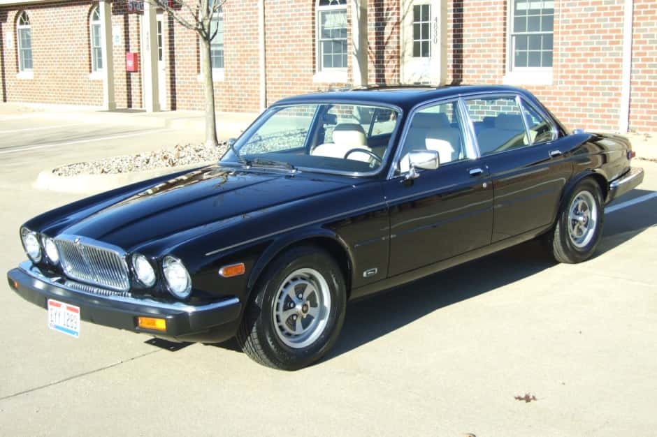 1986 Jaguar XJ Series 3 (1980-1992) sold for $17,000