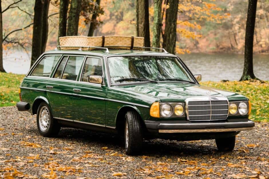 1985 Mercedes-Benz W123 sold for $27,427