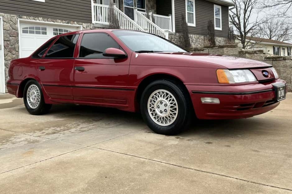 1989 Ford Taurus SHO sold for $10,250