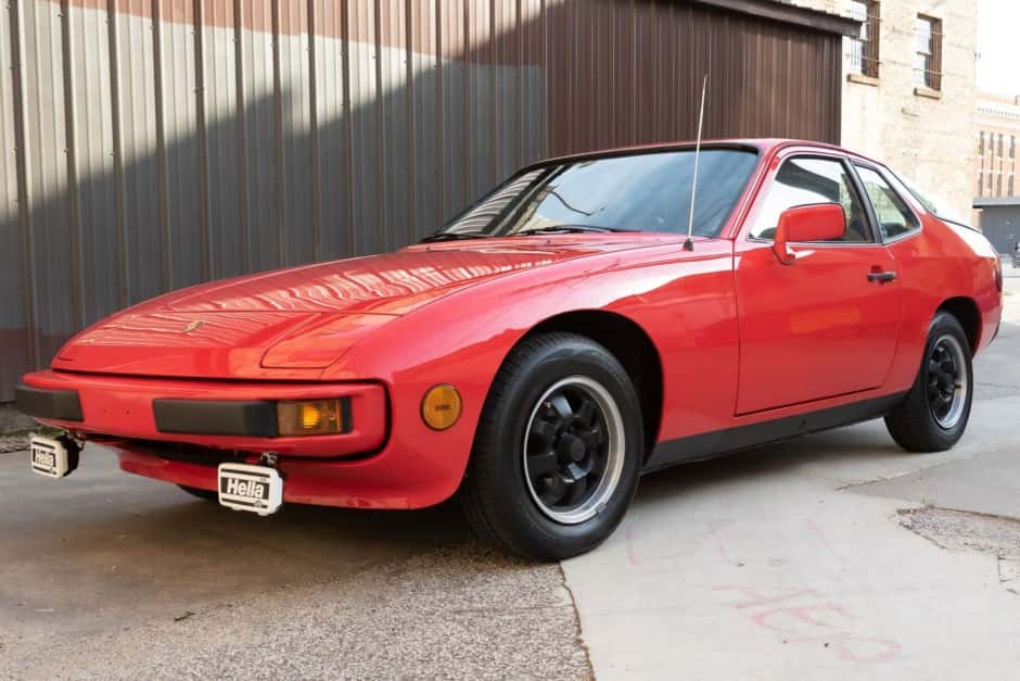 1979 Porsche 924 sold for $14,500