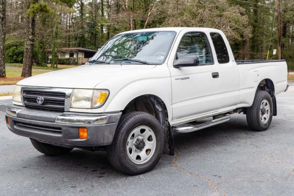 2000 Toyota Tacoma (N1X0 1995-2005) sold for $12,500
