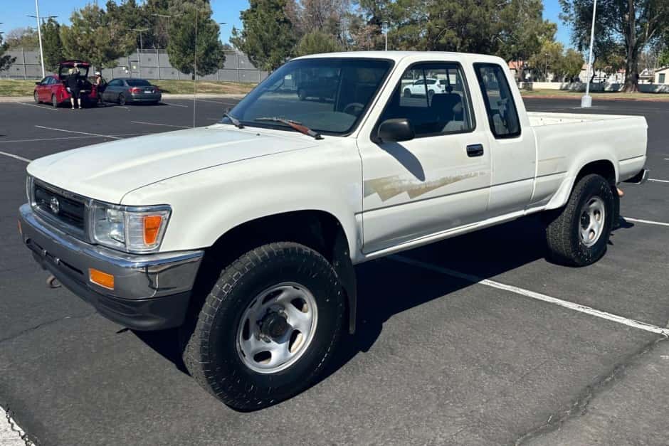 1992 Toyota Pickup (N80/90/100/110 1989-1997) sold for $10,000