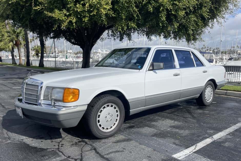 1986 Mercedes-Benz W126 S-Class sold for $6,333
