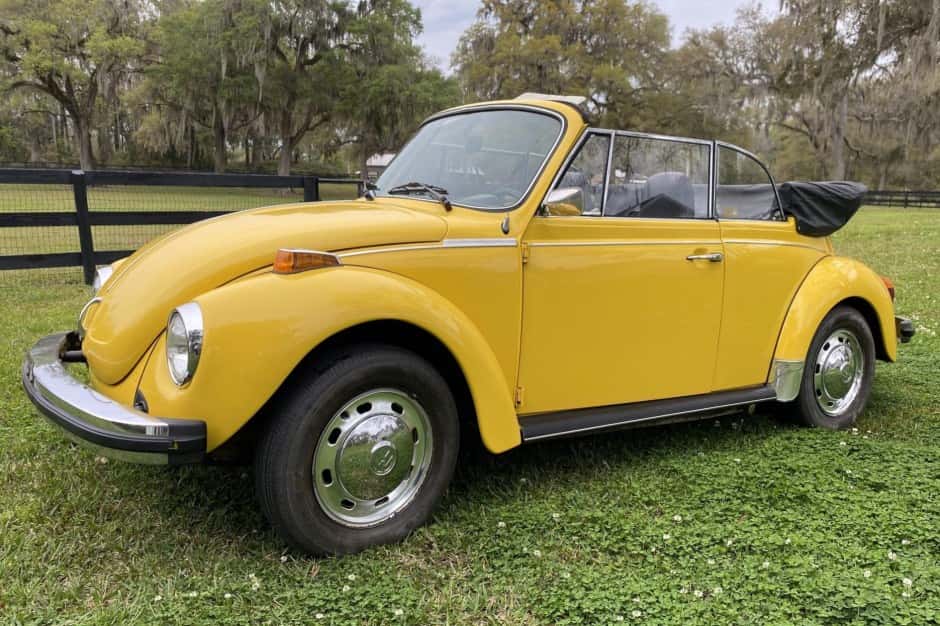 1976 Volkswagen Super Beetle sold for $11,750