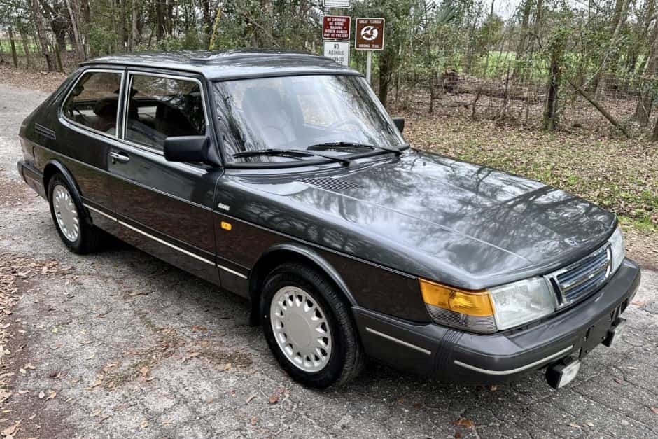 1990 Saab 900 sold for $6,400