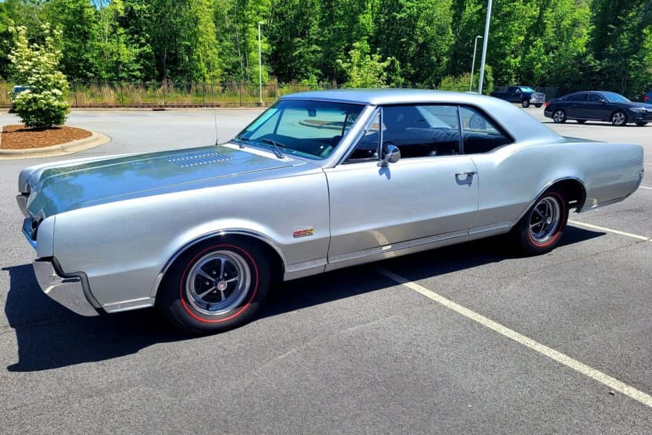 1967 Oldsmobile 442 sold for $21,000
