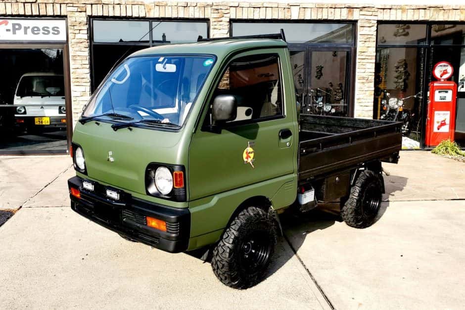 1992 Mitsubishi Minicab sold for $6,900