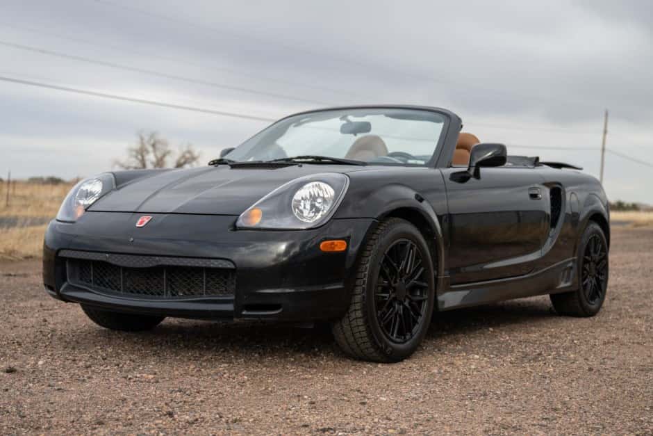 2001 Toyota W30 MR2 sold for $8,850