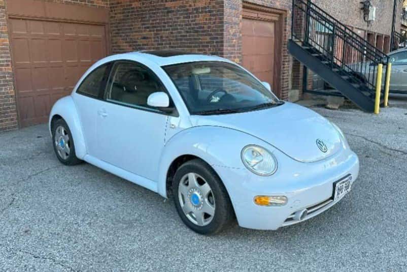 2000 Volkswagen New Beetle (1998-2010) sold for $4,400