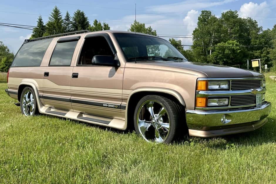 1994 Chevrolet Suburban (GMT400 1992-1999) sold for $10,800