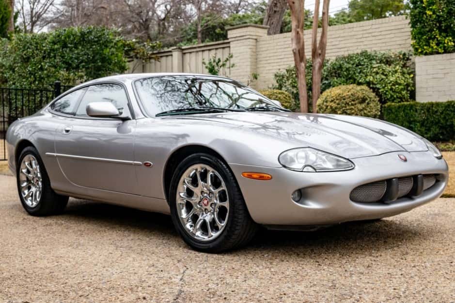 2000 Jaguar XKR sold for $12,800