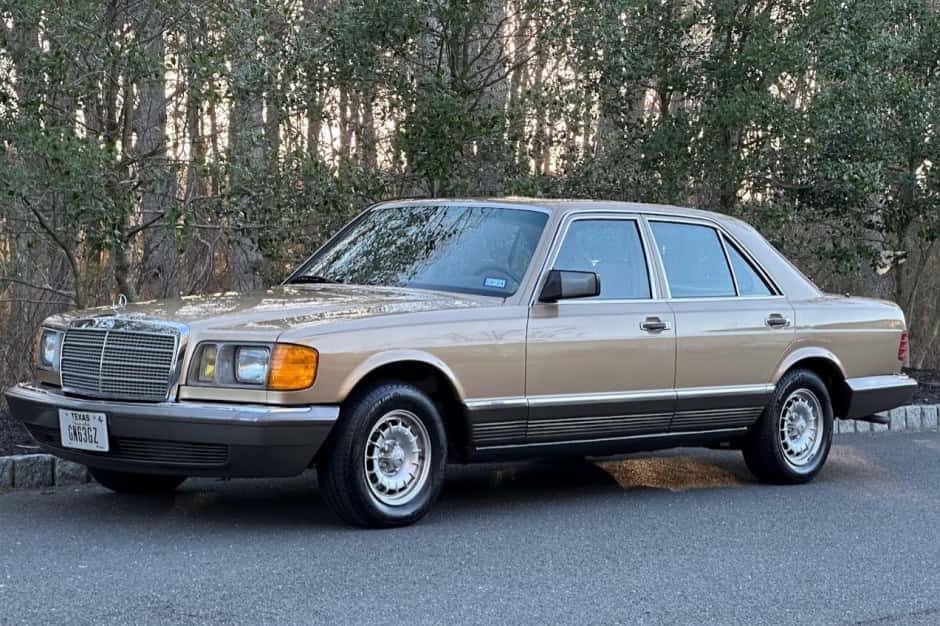 1985 Mercedes-Benz W126 S-Class sold for $13,750