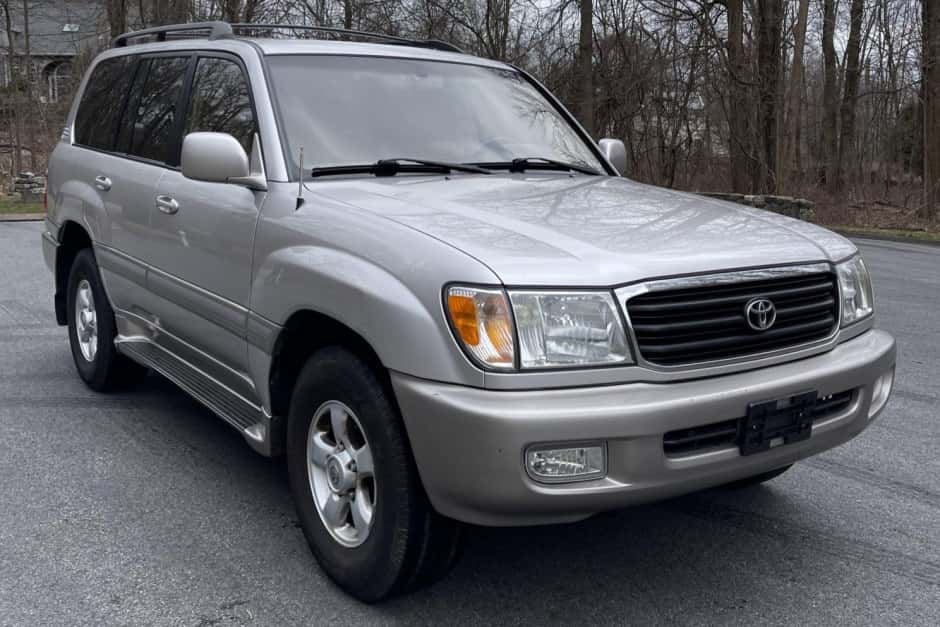 2000 Toyota Land Cruiser 100-Series sold for $13,250