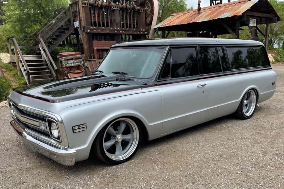 1970 Chevrolet Suburban (1967-1972) sold for $31,000