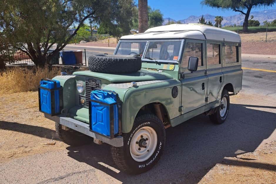 1968 Land Rover Series 109 sold for $27,250
