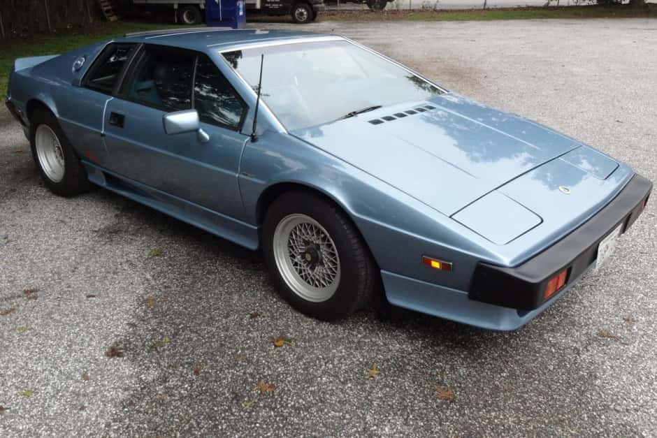 1986 Lotus Esprit sold for $33,000