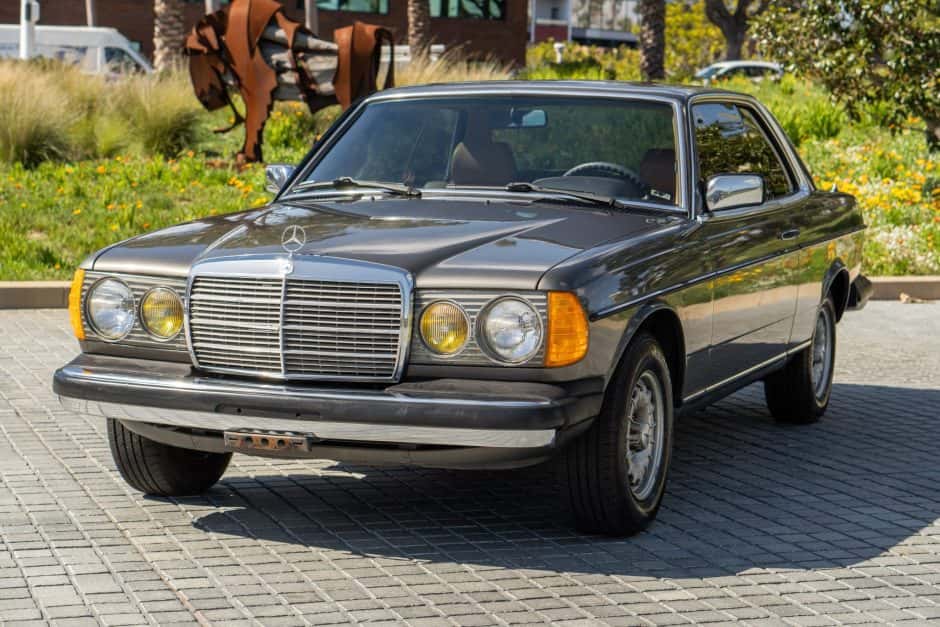 1983 Mercedes-Benz W123 sold for $24,000