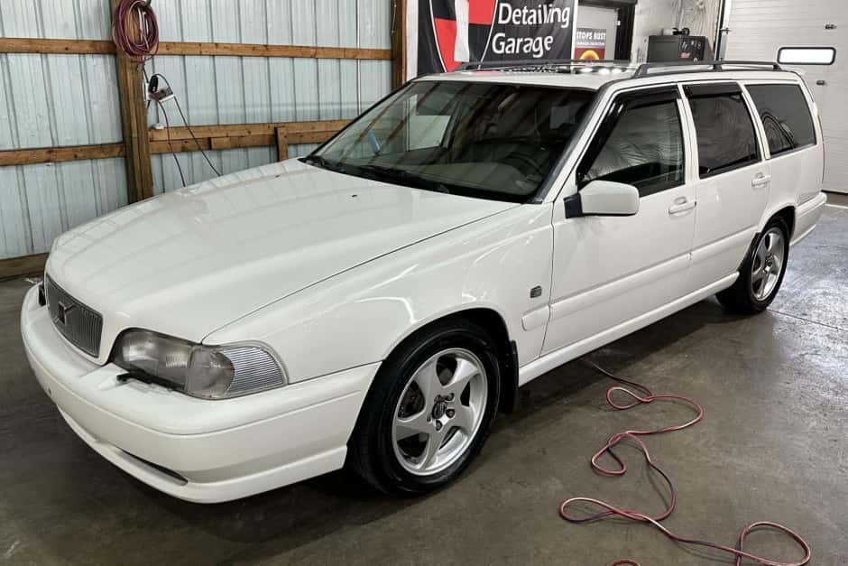 1997 Volvo V70 sold for $8,900