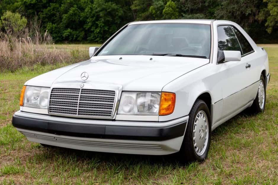1992 Mercedes-Benz W124 E-Class sold for $12,300