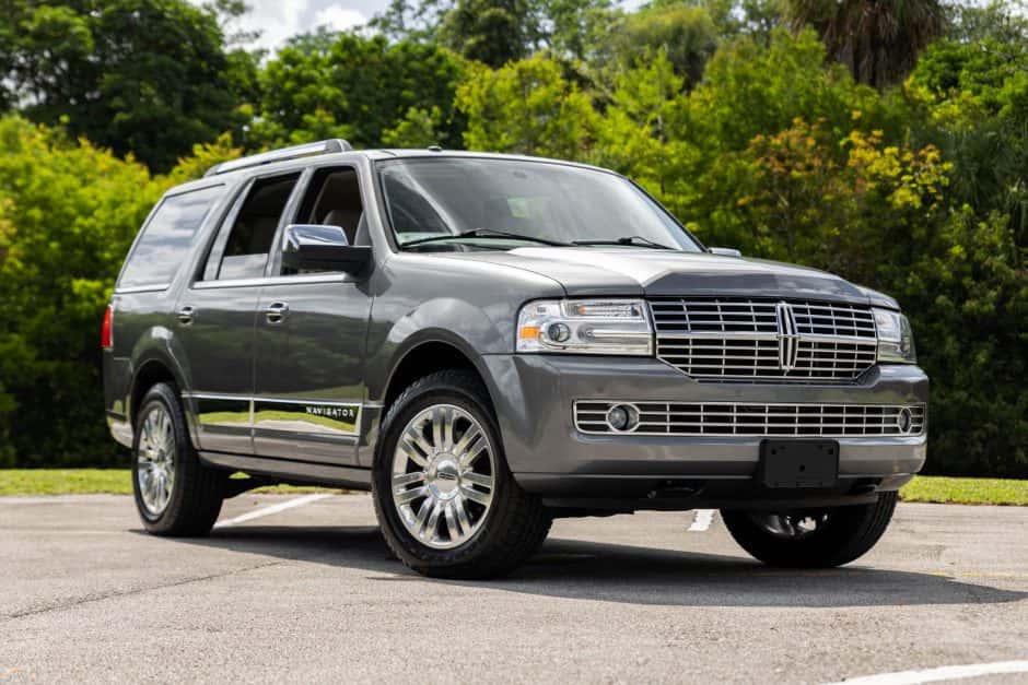 2011 Lincoln Navigator sold for $29,000