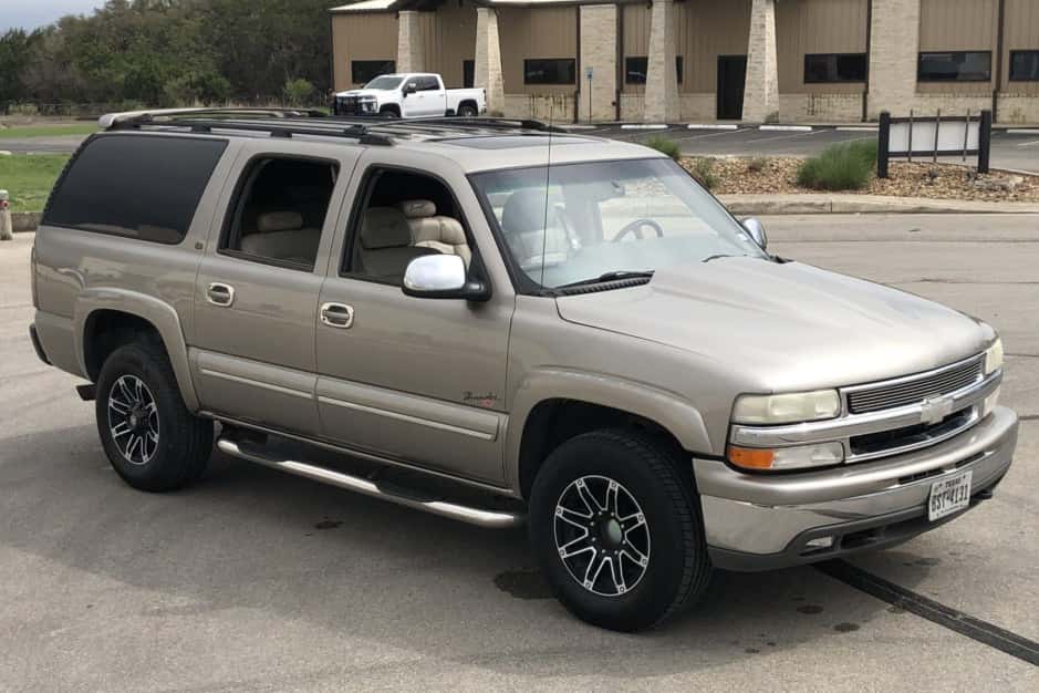 2001 Chevrolet Suburban (GMT800 2000-2006) sold for $16,500