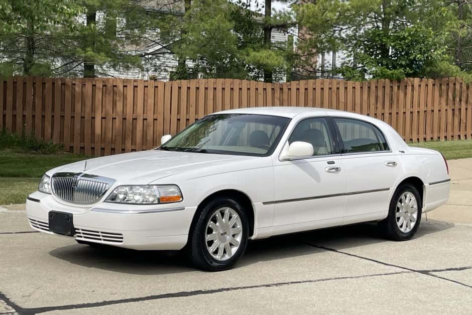 2010 Lincoln Town Car sold for $19,000