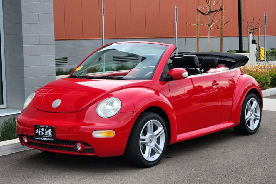 2005 Volkswagen New Beetle (1998-2010) sold for $11,750