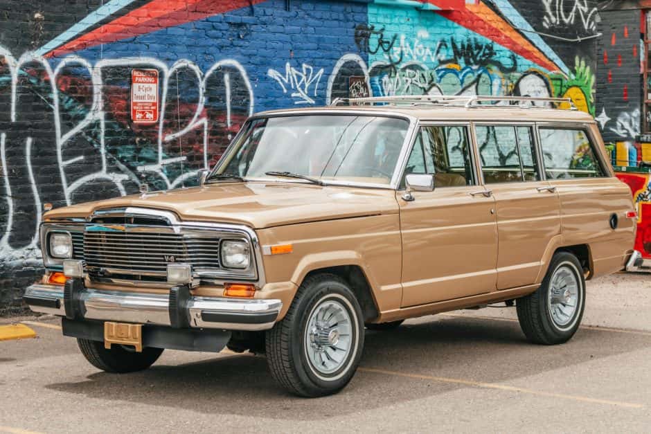 1984 Jeep SJ Grand Wagoneer sold for $22,775