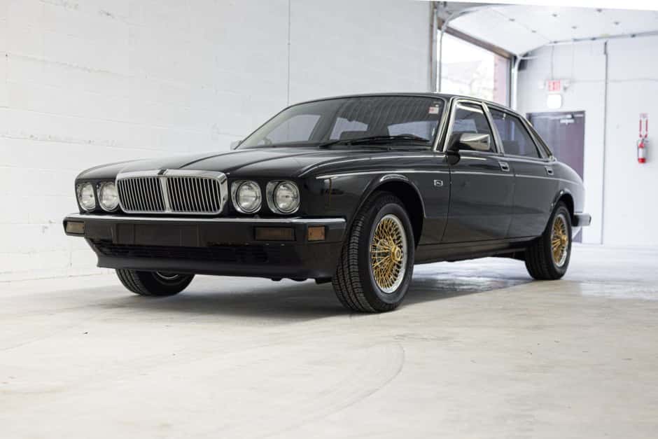 1989 Jaguar XJ40 XJ (1988-1994) sold for $7,600