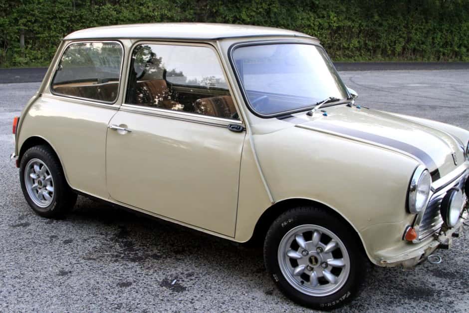 1980 Mini Mk I & Mk II sold for $6,900