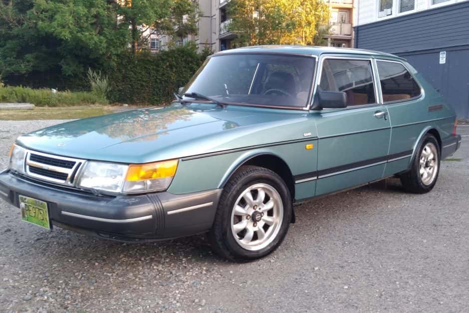 1989 Saab 900 sold for $5,500