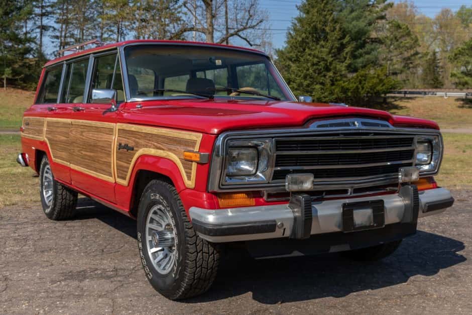 1990 Jeep SJ Grand Wagoneer sold for $39,500