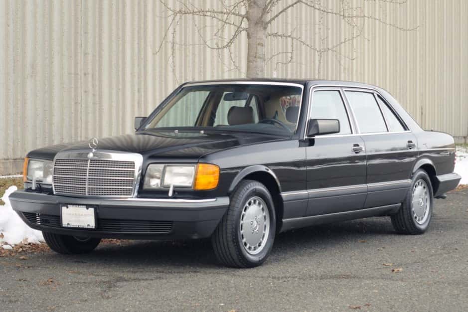 1990 Mercedes-Benz W126 S-Class sold for $16,750