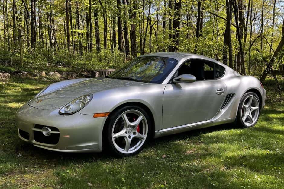 2007 Porsche 987 Cayman sold for $38,000