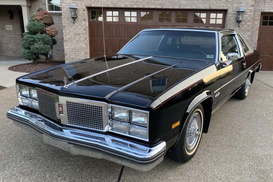 1977 Oldsmobile 98 sold for $14,250