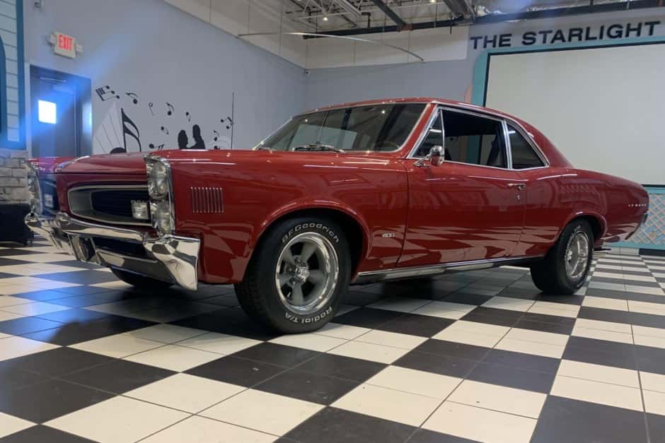 1966 Pontiac Tempest / LeMans sold for $30,250