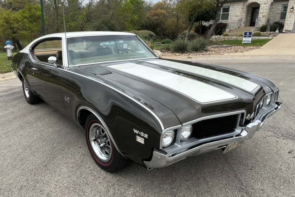 1969 Oldsmobile 442 sold for $37,000