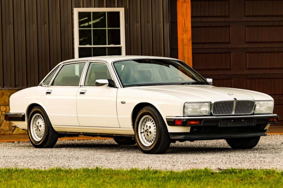 1990 Jaguar XJ40 XJ (1988-1994) sold for $12,850