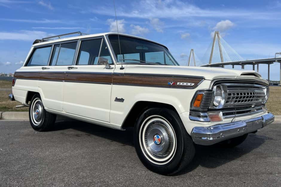 1973 Jeep SJ Wagoneer sold for $22,751