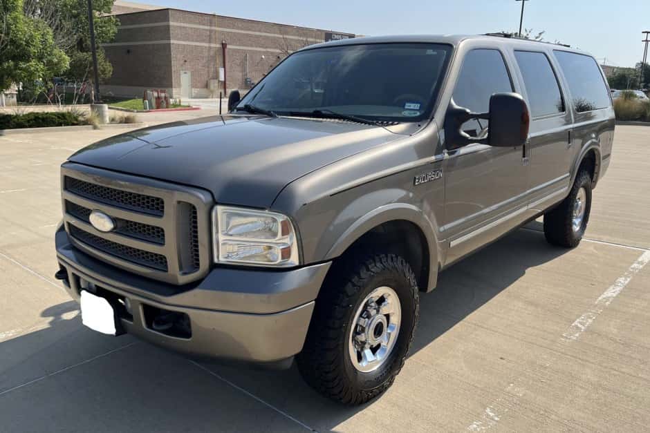 2005 Ford Excursion sold for $16,000