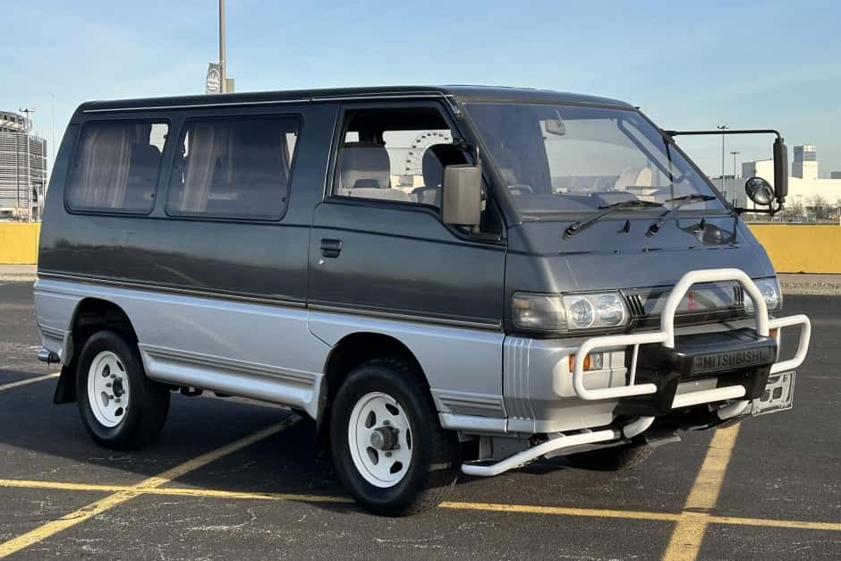 1992 Mitsubishi Delica sold for $11,250