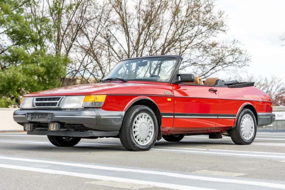1987 Saab 900 sold for $9,500