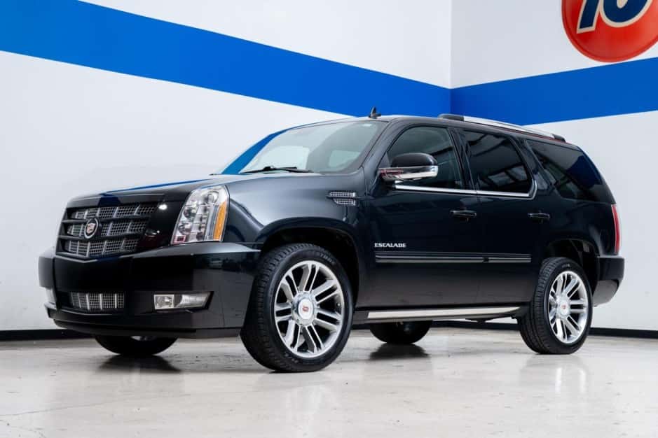 2012 Cadillac Escalade & EXT GMT900 (2007-2014) sold for $35,555