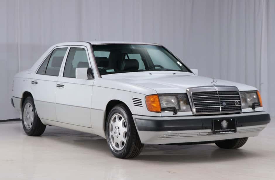 1991 Mercedes-Benz W124 E-Class sold for $4,050