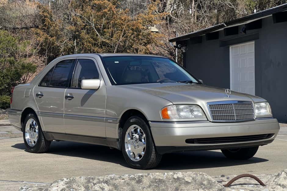 1995 Mercedes-Benz W202 C-Class sold for $6,500