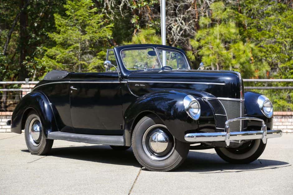 1940 Ford Standard, Deluxe, & Super Deluxe sold for $40,000